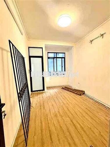 Nhà mới ở ngay Thịnh Hào - 20m2 , MT 3,2m - ngõ thông ,2 thoáng