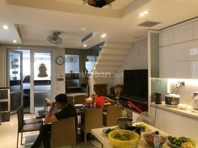Bán nhà góc 2MT Âu Dương Lân P3Q8. 5x23m 3 lầu
