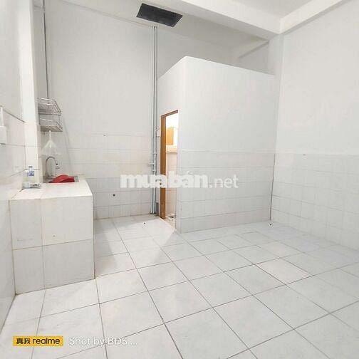 Nhà 1trệt 1lầu có 2pn 1wc gần Đh Luật - Cầu Ông Dầu 6triệu