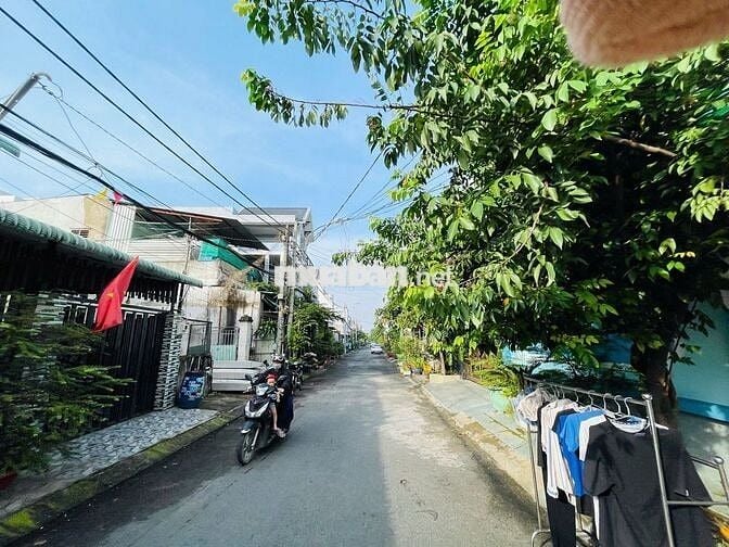 Cần bán gấp nhà đẹp Linh Tây  vị trí vip, sổ riêng, gần Phạm Văn Đồng!