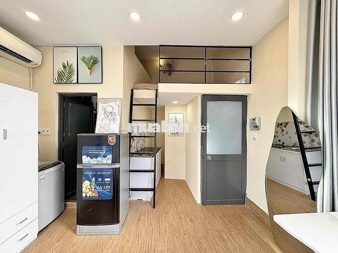 Duplex cự xịn có ban công - Gần ngã 4 Hàng Xanh