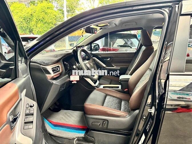 Toyota Innova Cross 2.0 2025 Xe hãng bán