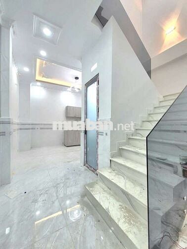 Nhà bự 1 lầu, gần Phú Mỹ Hưng quận 7