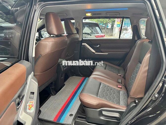 Toyota Innova Cross 2.0 2025 Xe hãng bán