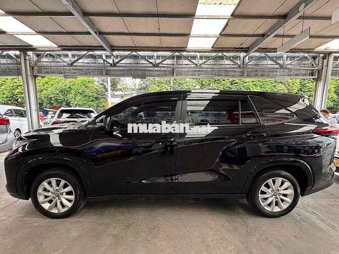 Toyota Innova Cross 2.0 2025 Xe hãng bán