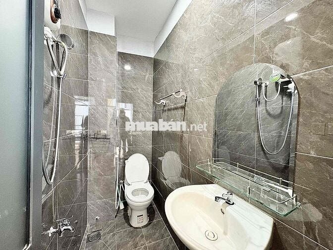 Duplex cự xịn có ban công - Gần ngã 4 Hàng Xanh