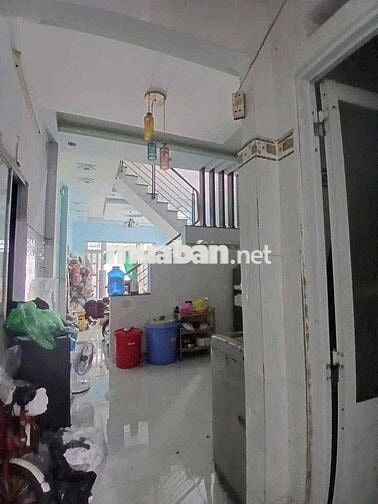 Cho thuê nhà 3 tầng (4m x 15m) có 4 phòng ngủ hướng Tây 7 triệu