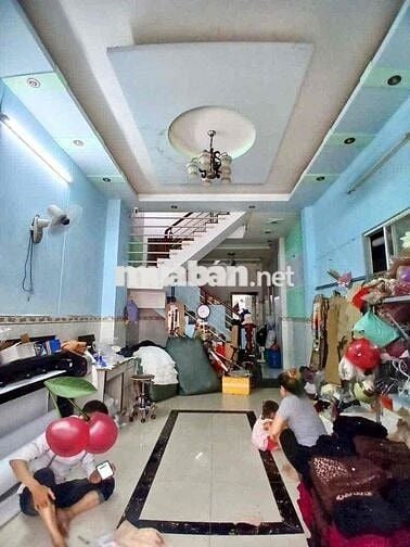 Cho thuê nhà 3 tầng (4m x 15m) có 4 phòng ngủ hướng Tây 7 triệu