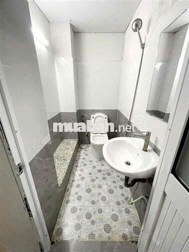 NHÀ GẦN CAO ĐẲNG ĐIỆN LỰC. TRỆT 2 LẦU 2PN 3WC