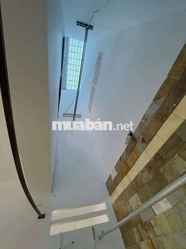 Nhà nguyên căn mới đẹp 4 x 20 hẻm xe hơi gồm 3 PN 2wc lê đức thọ GV