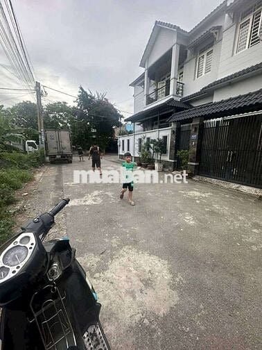 Bán nhà 8 x 17,5 (139,6m2 full thổ) hẻm ôtô gần Trường Nguyễn Hồng Đào