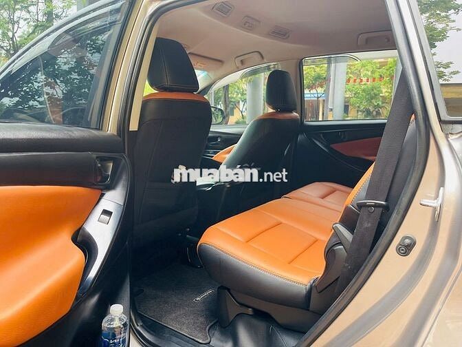 Tôi cần bán chiếc xe ô tô Toyota Innova 2.0E 2020
