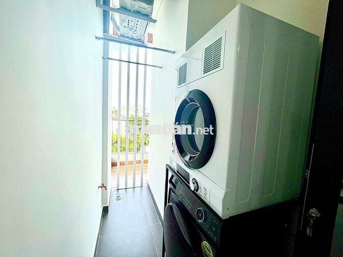 Cho thuê căn hộ 1 phòng ngủ ngay Khuê Mỹ- Hồ Bơi