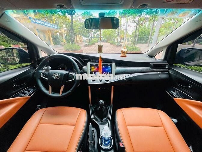 Tôi cần bán chiếc xe ô tô Toyota Innova 2.0E 2020