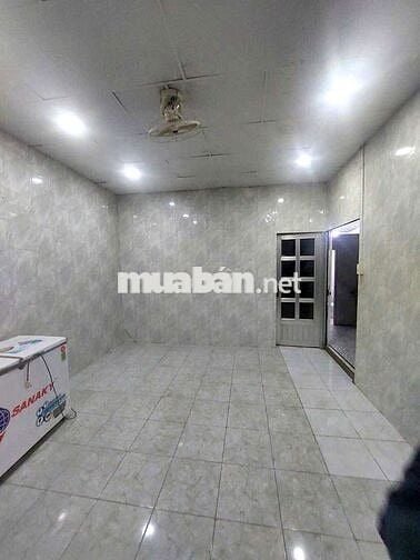 Cho thuê Căn nhà cấp 4  xe tải tới nhà 
120/tạ Quang bửu p4, Q8