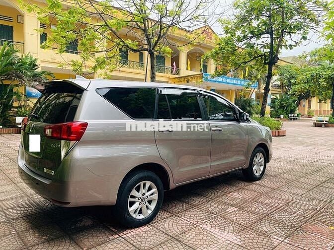 Tôi cần bán chiếc xe ô tô Toyota Innova 2.0E 2020