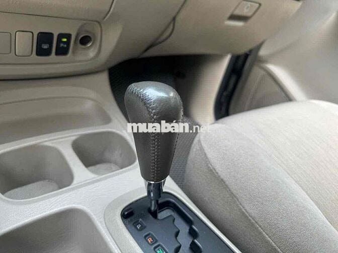 Toyota Innova 2016 2.0G - 180000 km