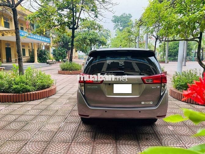 Tôi cần bán chiếc xe ô tô Toyota Innova 2.0E 2020