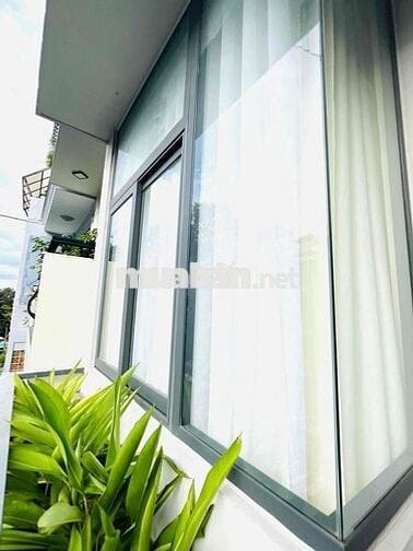 PRIVATE ROOM FOR RENT - STREET FACING HOUSE IN D1