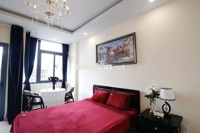 PRIVATE ROOM FOR RENT - STREET FACING HOUSE IN D1