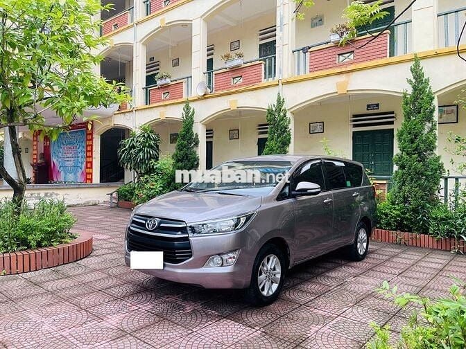 Tôi cần bán chiếc xe ô tô Toyota Innova 2.0E 2020