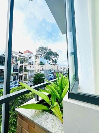 PRIVATE ROOM FOR RENT - STREET FACING HOUSE IN D1