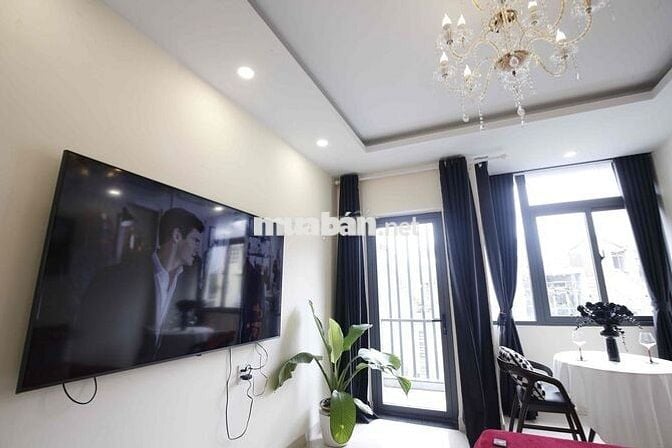 PRIVATE ROOM FOR RENT - STREET FACING HOUSE IN D1