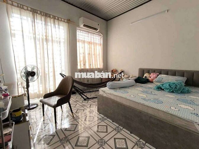 Bán nhà 8 x 17,5 (139,6m2 full thổ) hẻm ôtô gần Trường Nguyễn Hồng Đào