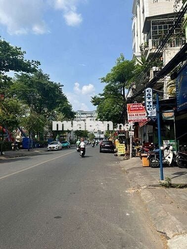 Cần bán nhà mặt tiền quận 10 ngang 5,2m