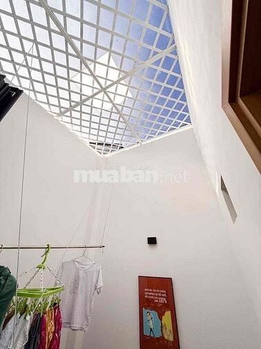 Trung tâm quận 10, 3 tầng BTCT mới đẹp dọn vào ở ngay