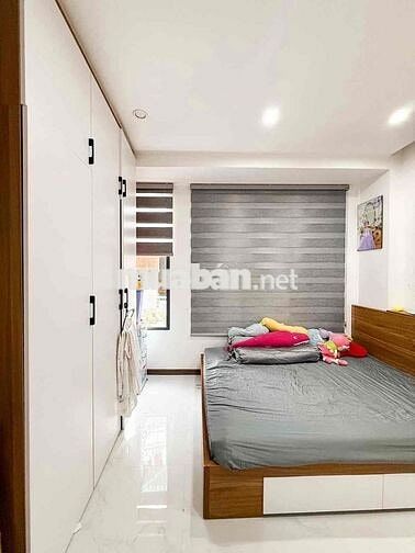 Trung tâm quận 10, 3 tầng BTCT mới đẹp dọn vào ở ngay