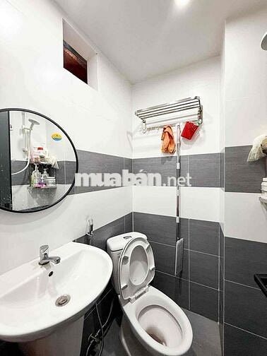 Trung tâm quận 10, 3 tầng BTCT mới đẹp dọn vào ở ngay