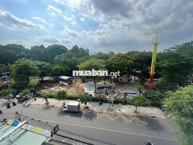 Cần bán nhà mặt tiền quận 10 ngang 5,2m
