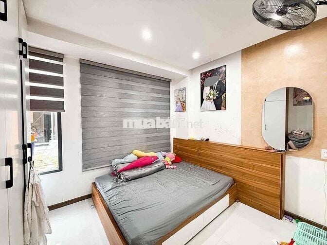 Trung tâm quận 10, 3 tầng BTCT mới đẹp dọn vào ở ngay