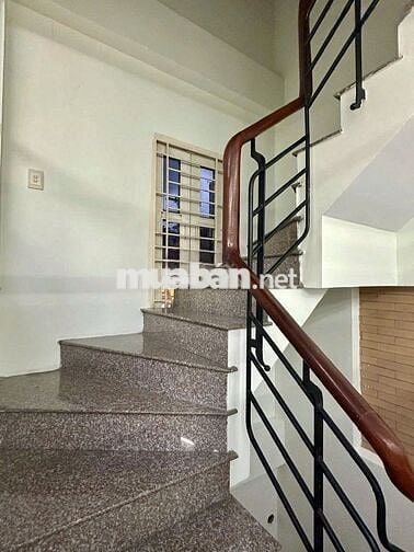 Cho Thuê Nhà Đường Bạch Mã, Quận 10 ( Ngang 6m - Sân Rộng )