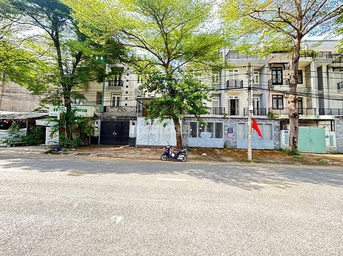 Bán đất MT đường 35A Trịnh Quang Nghị P7 Q8, đường 20m sổ sẵn cc liền