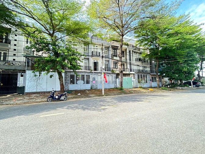Bán đất MT đường 35A Trịnh Quang Nghị P7 Q8, đường 20m sổ sẵn cc liền