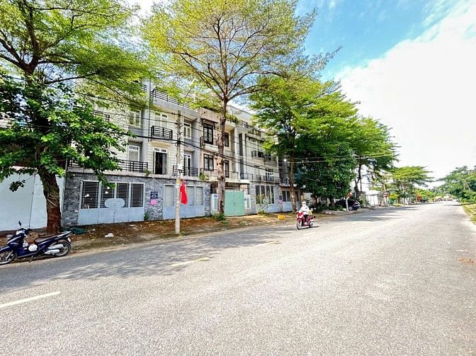Bán đất MT đường 35A Trịnh Quang Nghị P7 Q8, đường 20m sổ sẵn cc liền