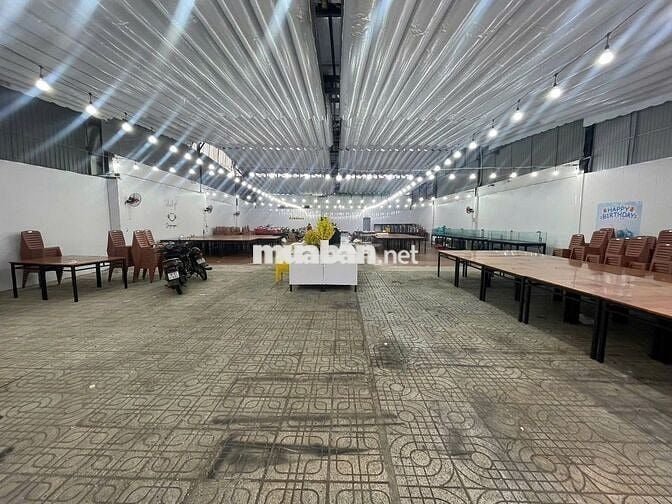 Vị Trí Đẹp-Nhà Mới - Giá Tốt 18x50 ngay gần Vòng Xoay ngã 6 Hoà Bình