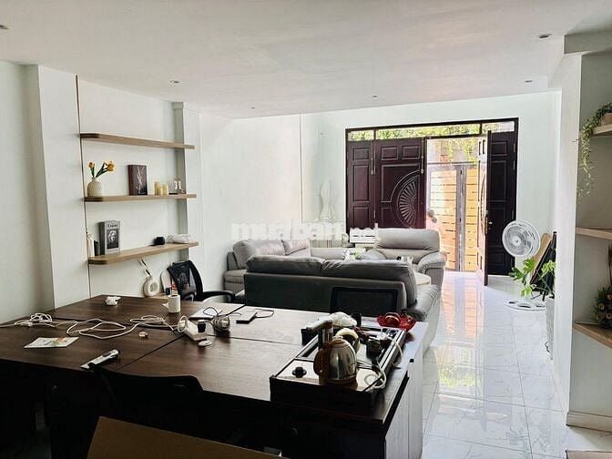 👉 Nhà 5x20m, 4PN, thang máy, full NT 🏡 Gần Landmark 81 – 50tr/tháng