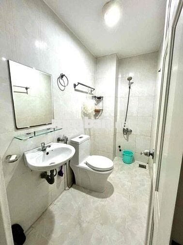 Phòng nội thất mới đường số 2 đối diện cổng chính Vạn Phúc