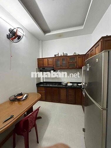 Phòng nội thất mới đường số 2 đối diện cổng chính Vạn Phúc