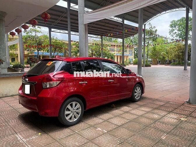 Gia đình bán chiếc xe ô tô Toyota Yarit 1.3G 2015