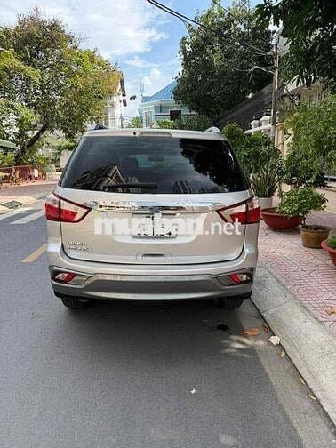 Isuzu Mu X B7 1.9 Turbo máy dầu số sàn 2022