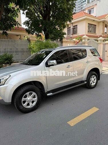 Isuzu Mu X B7 1.9 Turbo máy dầu số sàn 2022