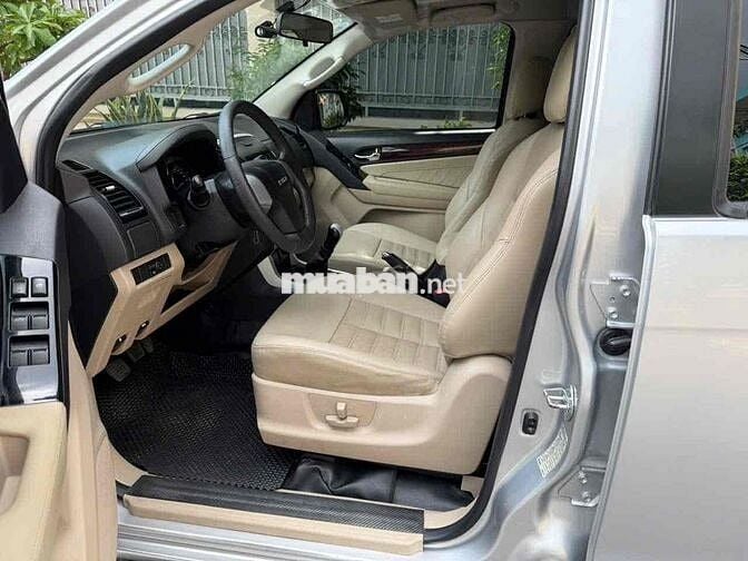 Isuzu Mu X B7 1.9 Turbo máy dầu số sàn 2022