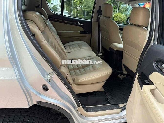 Isuzu Mu X B7 1.9 Turbo máy dầu số sàn 2022