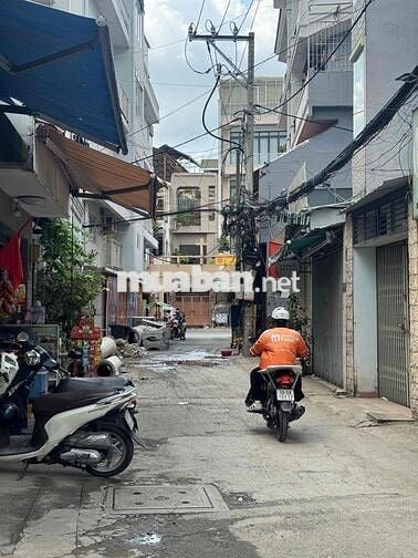 NHÀ 2 TẦNG. 60M2 NGANG 5M NỞ HẬU. HXH SÁT MT. GẦN CHỢ PHẠM VĂN HAI