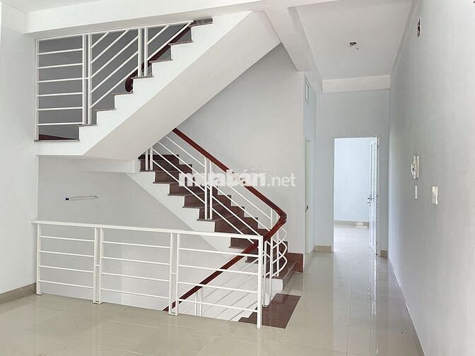 Cho thuê văn phòng mặt tiền Vàng 100m2 tại Thủ Dầu Một, Bình Dương