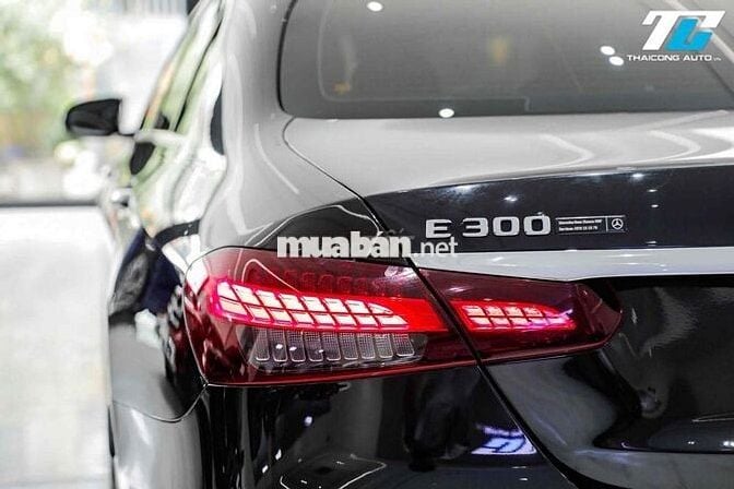 Mercedes E300 AMG sx2022 đen nt nâu đi 30k km